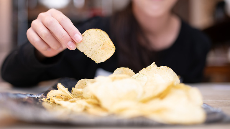 hand holding potato chip