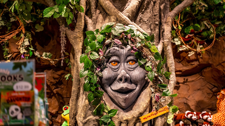 Animatronic Tracy the Talking Tree inside a Rainforest Cafe gift shop