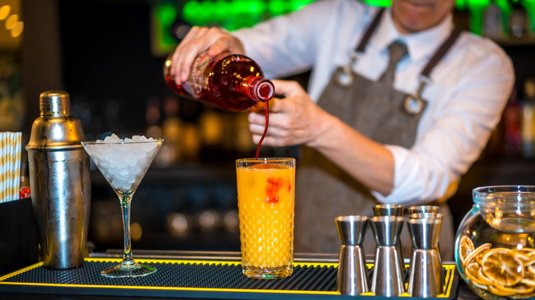 A bartender making a Sex on the Beach cocktail