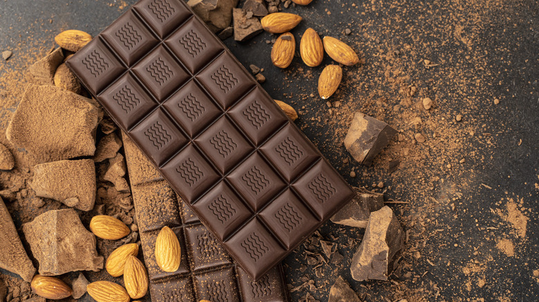 Dark chocolate capsules