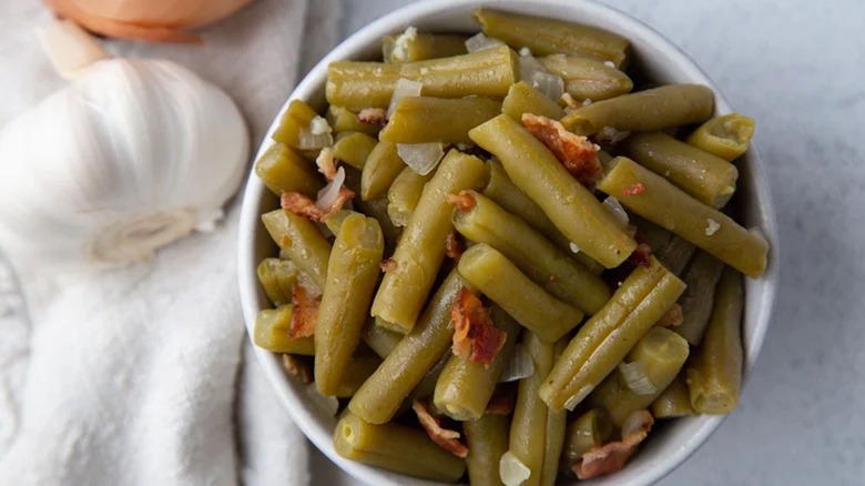 Copycat Texas Roadhouse green beans with bacon, onions, and garlic