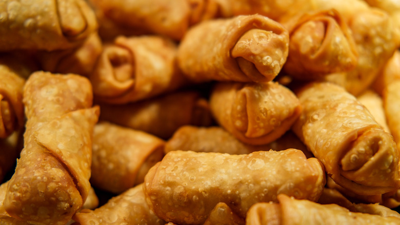 a closeup view of a bunch of small egg rolls