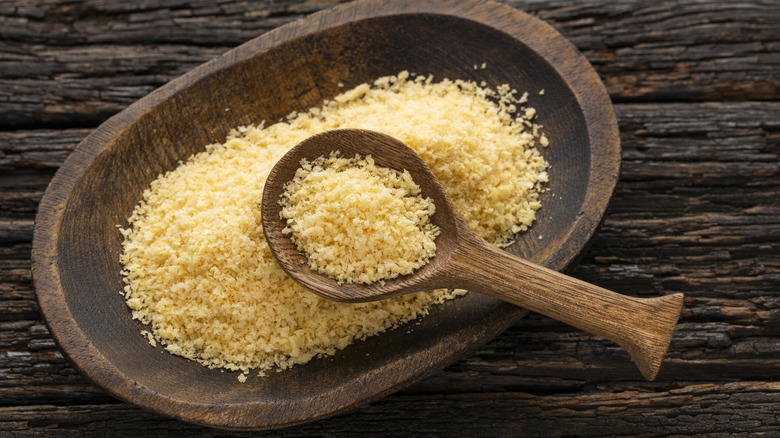 panko breadcrumbs in wood dish
