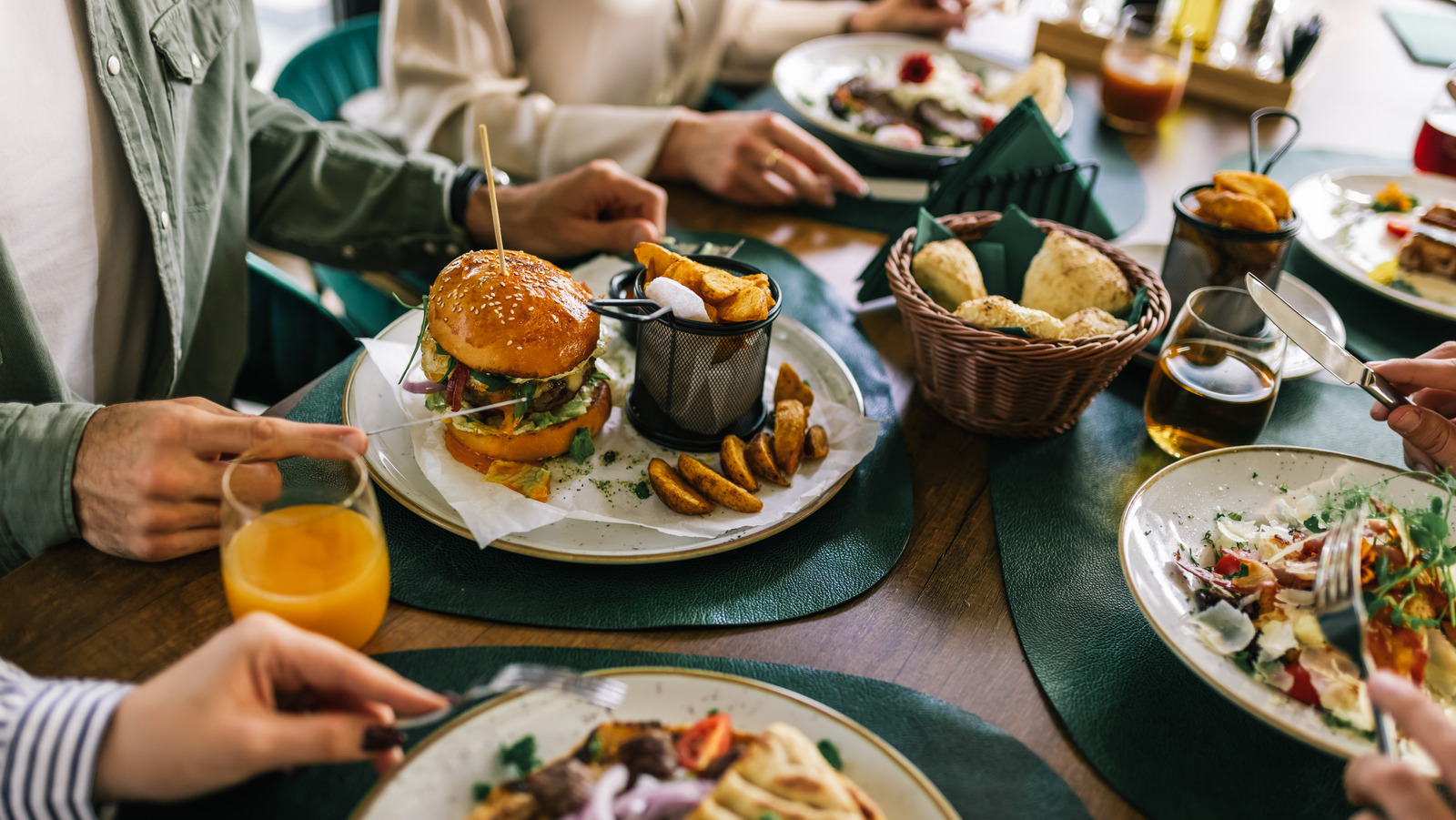 The Simple Restaurant Habit That Will Get You Better Service