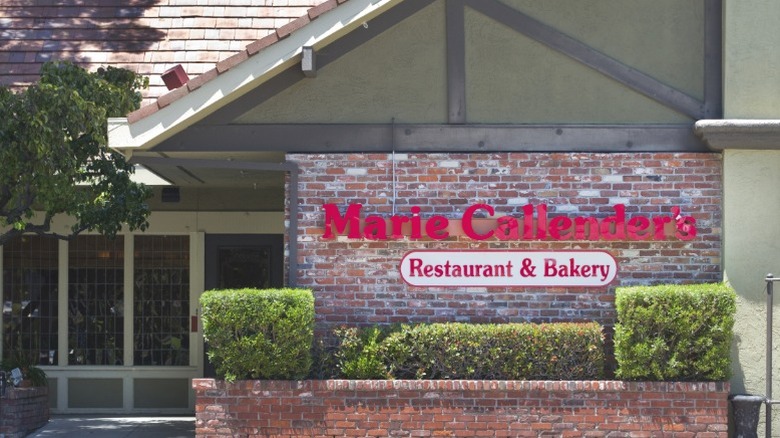 The exterior of a Marie Callender's restaurant and bakery.