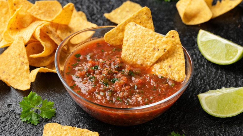 A small bowl of salsa with tortilla chips