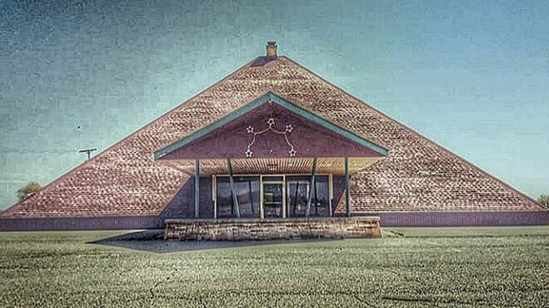 Publicity photo of Pyramid Supper Club