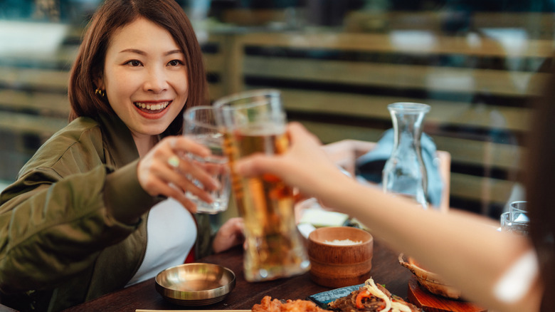 friends clinking drinks