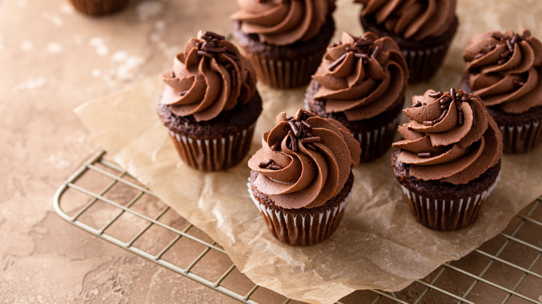 chocolate cupcakes with chocolate frosting