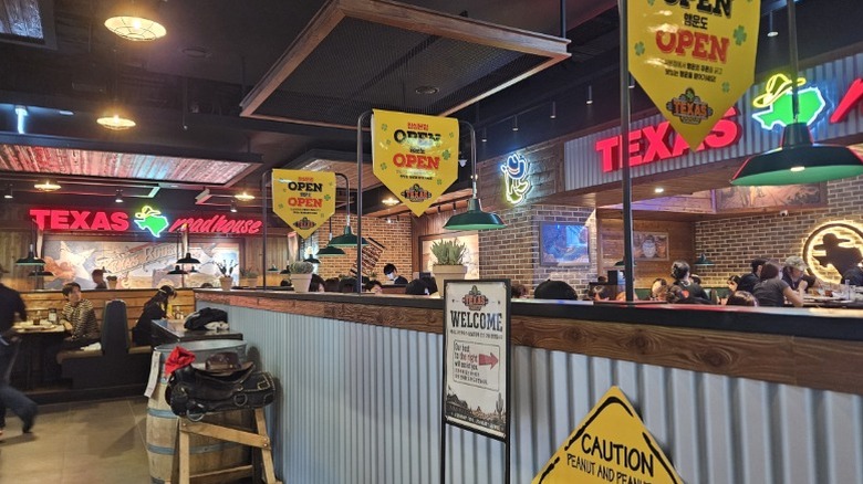 The interior of a Texas Roadhouse.