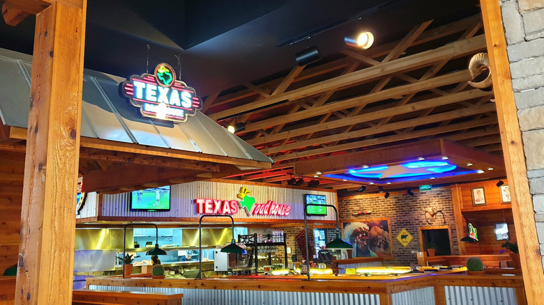 Texas Roadhouse interior