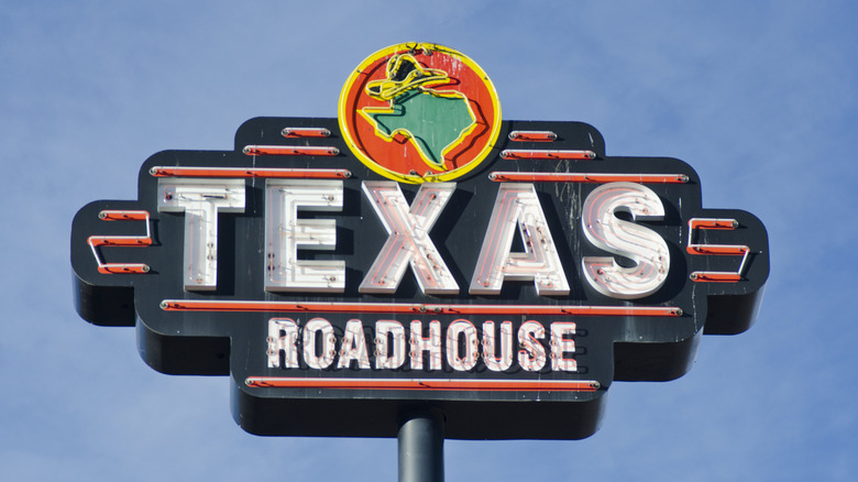 texas roadhouse sign