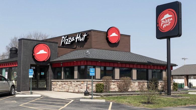 Outside of Pizza Hut