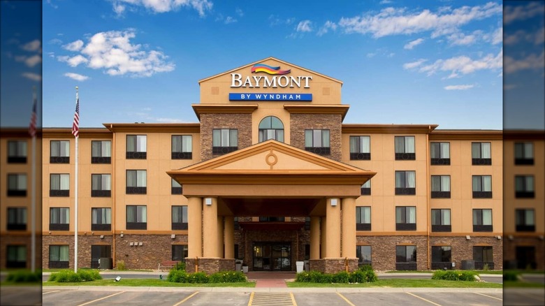 An exterior show of a four-story Baymont by Wyndham.