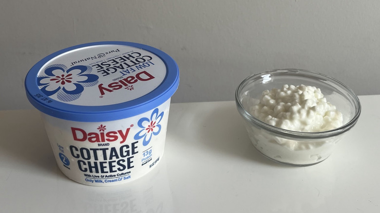 Bowl and tub of Daisy cottage cheese