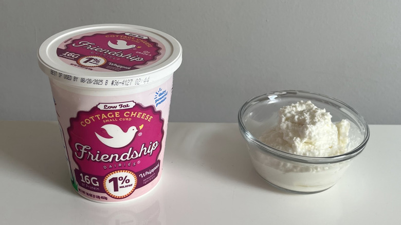 Bowl and tub of Friendship Dairies cottage cheese