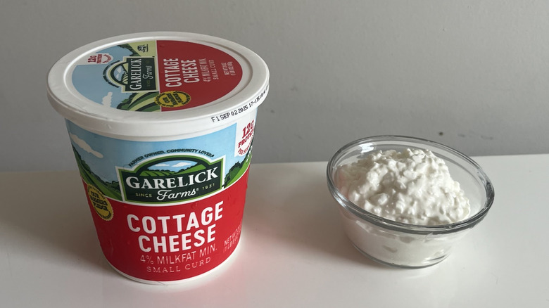 Tub and bowl of Garelick cottage cheese