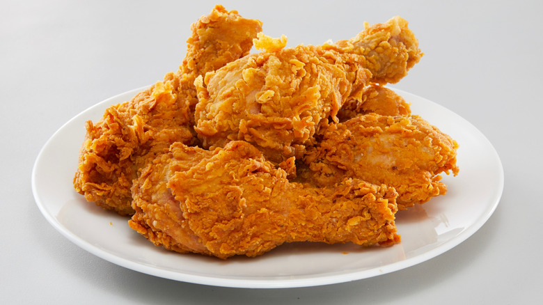 A plate of fast food fried chicken
