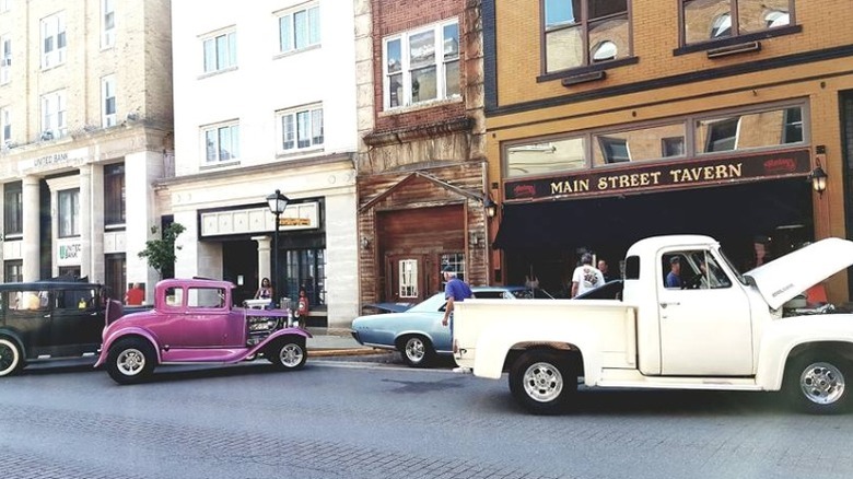 The storefront of Fosters Main Street Tavern.