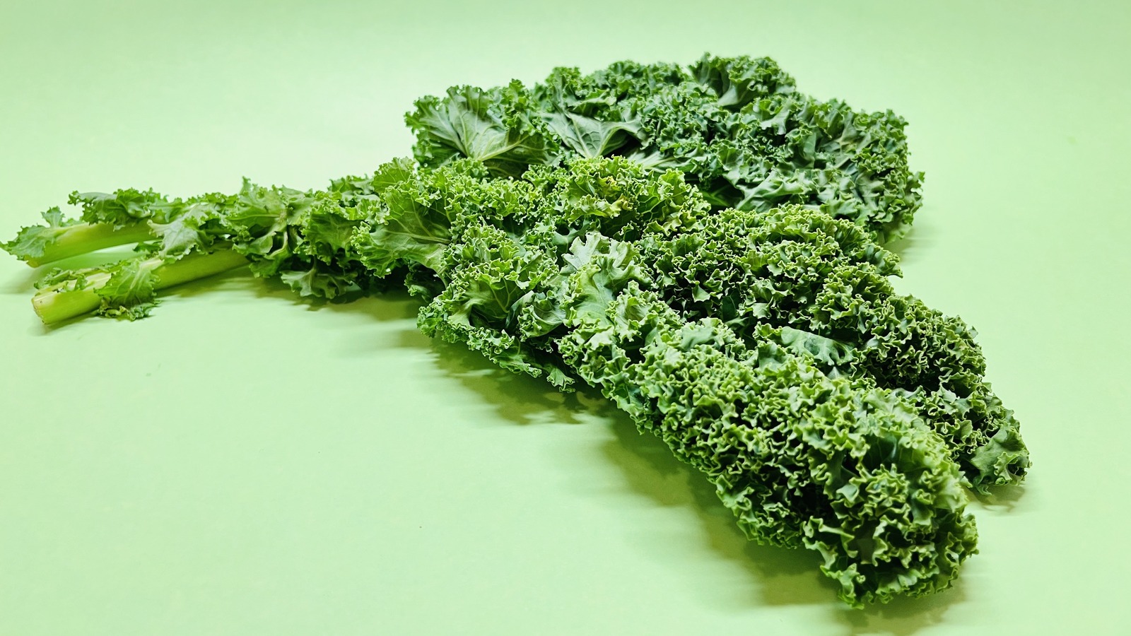 The Wasteful Reason Pizza Hut Used To Be A Top Kale Buyer