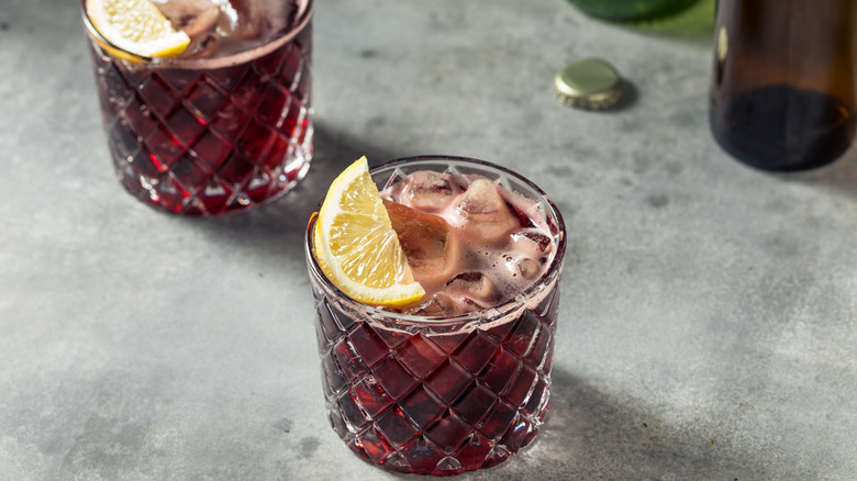 two Kalimotxos with lemon wedges