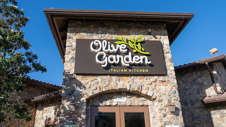 Olive Garden Italian Kitchen restaurant exterior