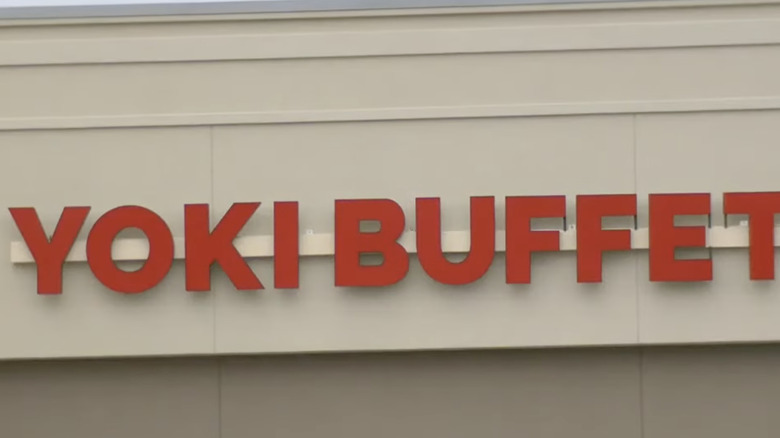 Exterior of Yoki Buffet with its name in red