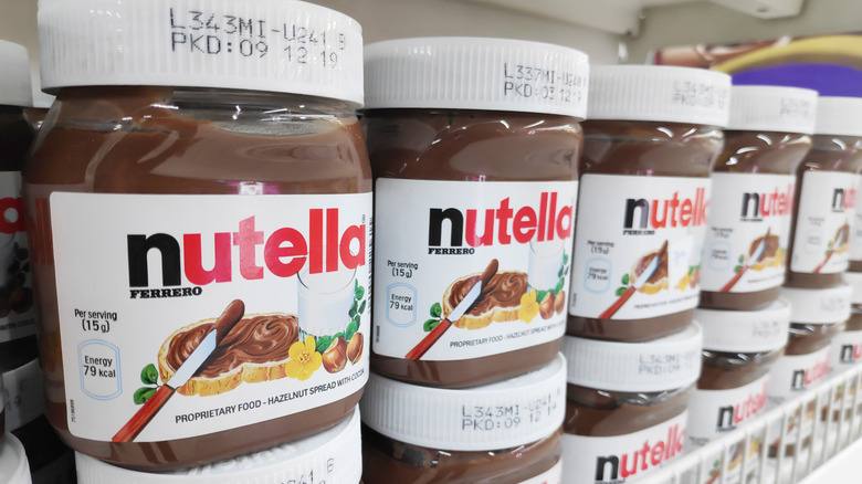 Nutella cocoa spread in store