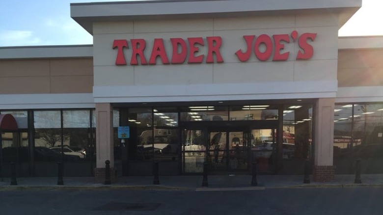 Entrance from parking lot view of Trader Joe's in Oceanside (Long Island), New York