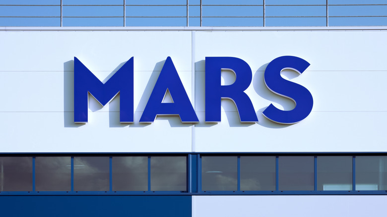 Exterior of a Mars factory