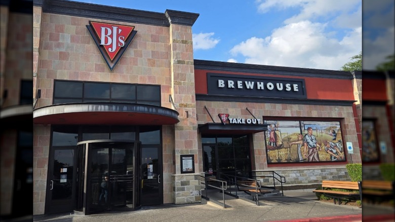 The exterior of BJ's Brewhouse
