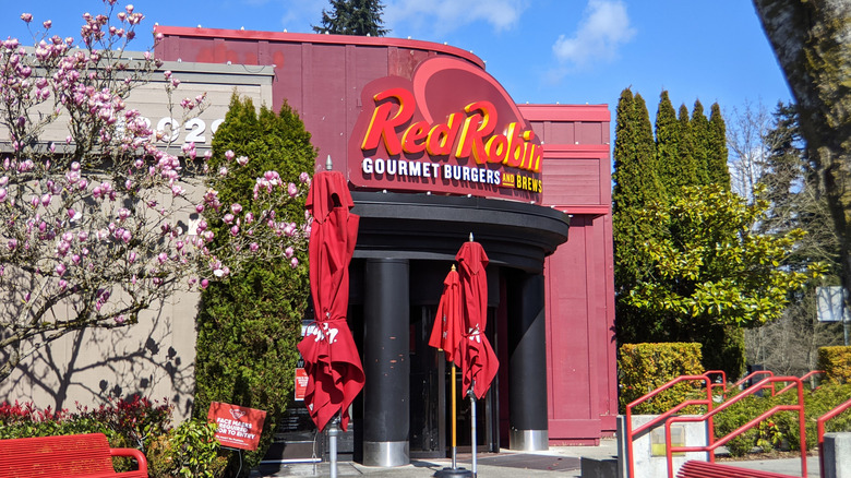 A Red Robin restaurant surrounded by trees.