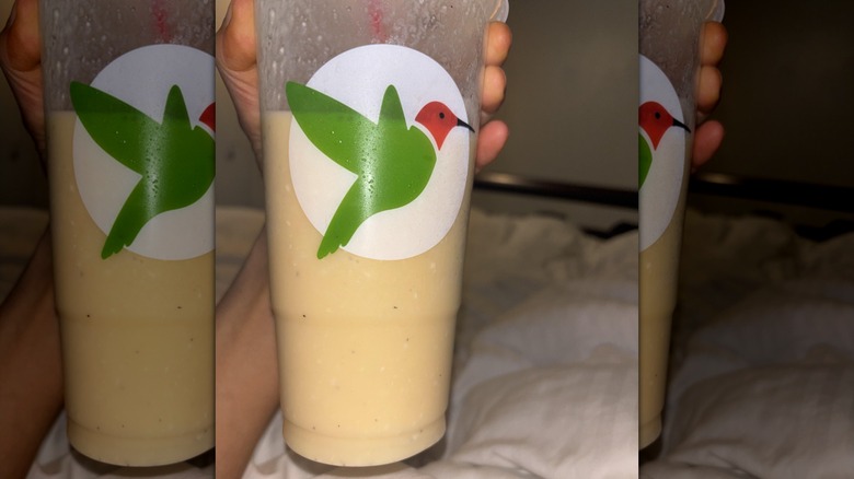Hand holding Piña Koolada smoothie from Robeks