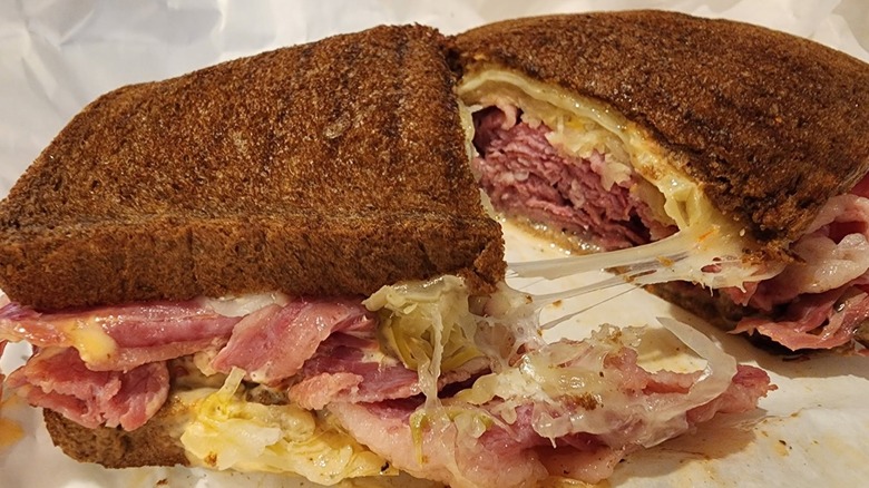 Corned Beef Reuben at Mo's Deli
