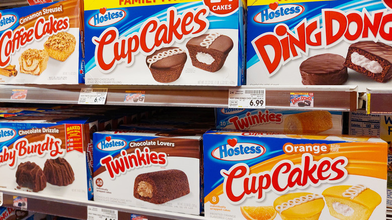 hostness snack cake display