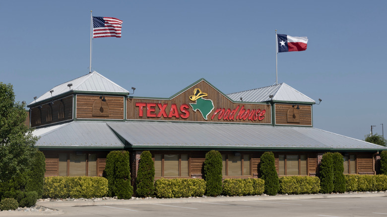 Exterior of a Texas Roadhouse restaurant