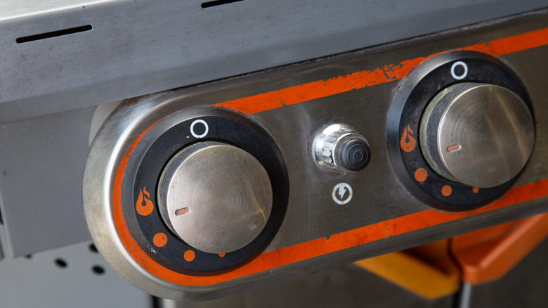 temperature control knobs on propane grill