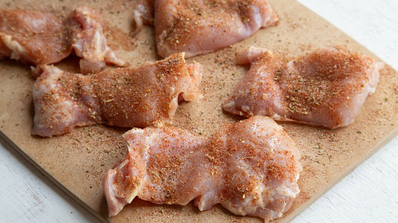 seasoned raw chicken thighs