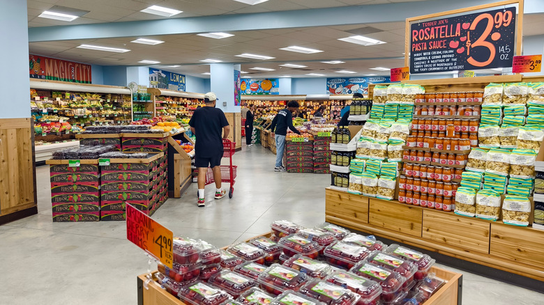 Trader Joe's interior