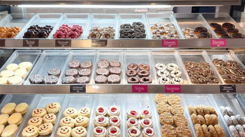 A Dunkin' display case showing off donuts.