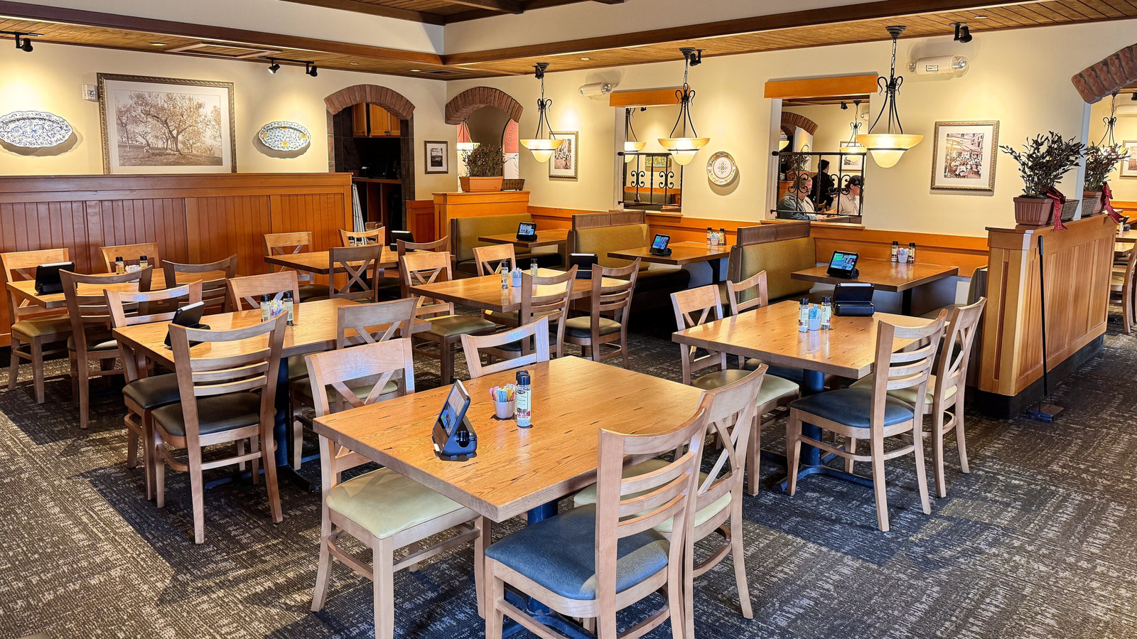 This Massive Olive Garden Dish Cost Less In The '90s Than Most McDonald's Meals Cost Today