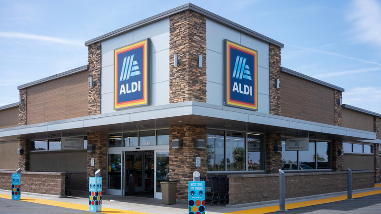 Exterior of an Aldi location seen against a blue sky