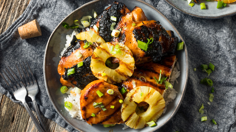 Grilled chicken with pineapple and rice