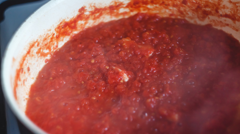 Bowl of marinara sauce
