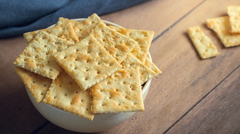 Saltines in a bowl.