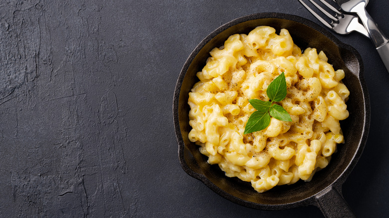 mac and cheese in cast iron