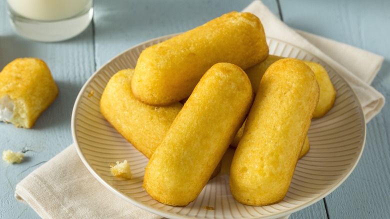 A number of Twinkies set out on a plate.