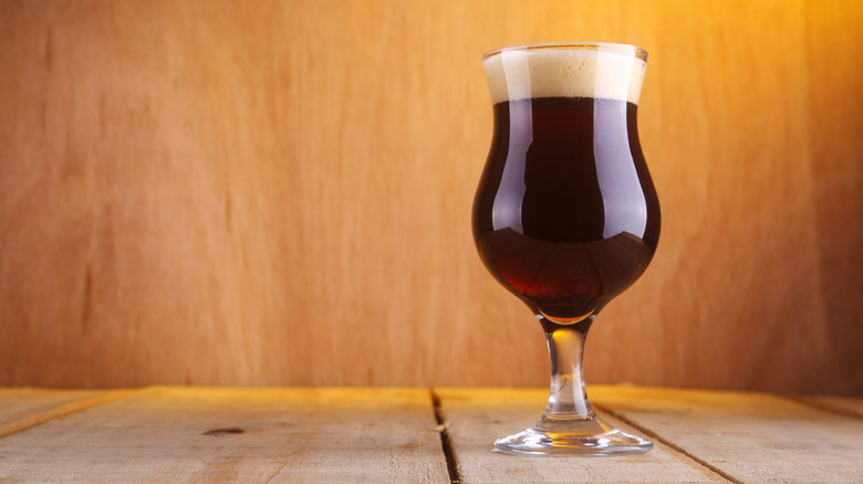 A tulip glass of strong ale
