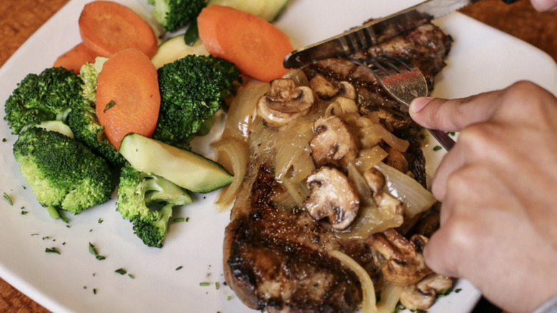 Sizzler steak, mushrooms