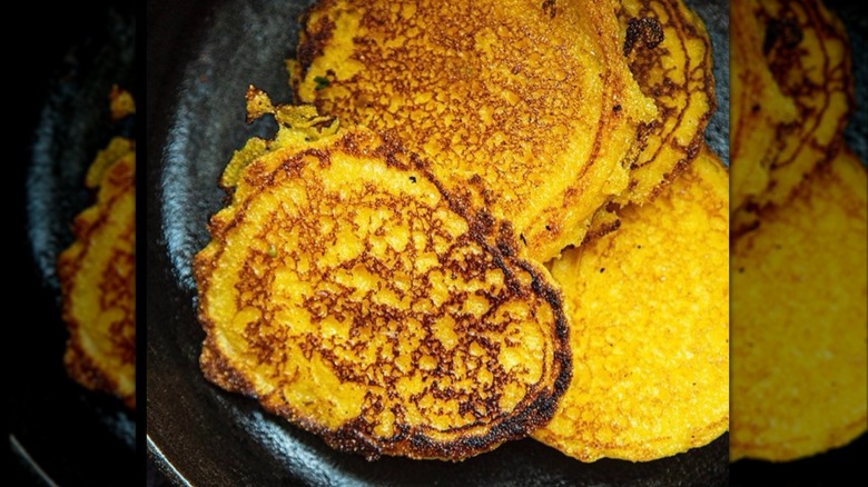 Hoecakes in frying pan